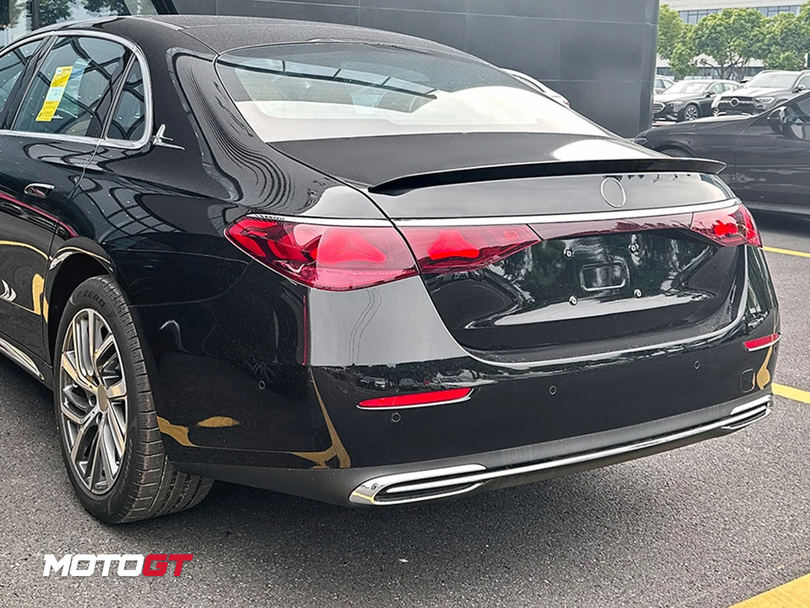 E CLASS REAR SPOILER